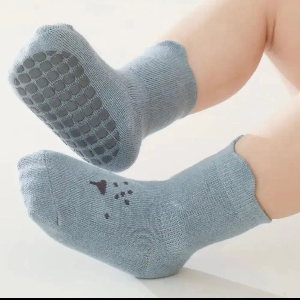 New lot of 3 baby grip sole socks 0-1 years